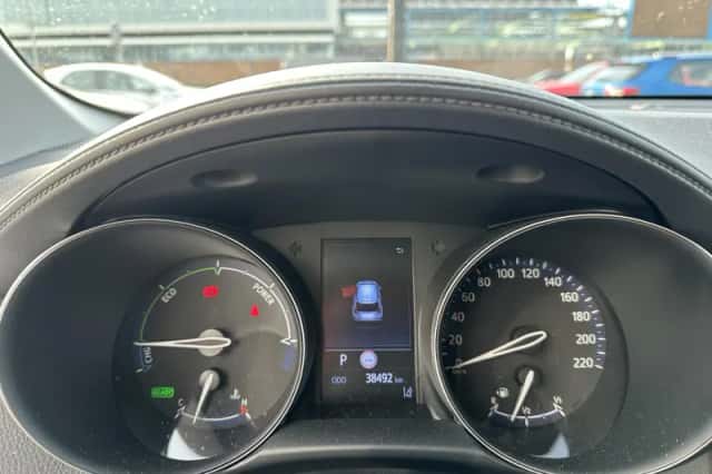 Toyota C-HR (2021) thumbnail 5