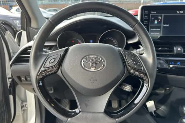 Toyota C-HR (2021) thumbnail 6