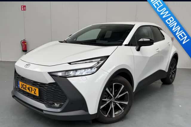 Toyota C-HR (2025) thumbnail 1