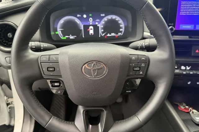 Toyota C-HR (2025) thumbnail 5