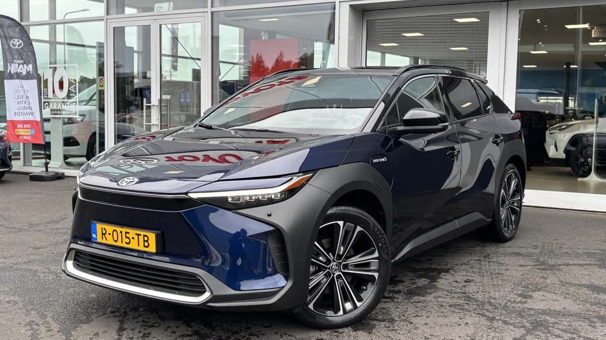 Toyota bZ4X (2022) — foto 1