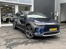 Toyota bZ4X (2022) thumbnail 2