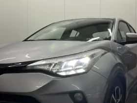 Toyota C-HR (2022) thumbnail 4