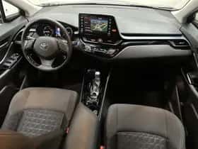 Toyota C-HR (2022) thumbnail 9