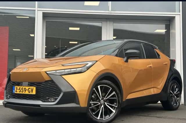 Toyota C-HR (2024) thumbnail 1