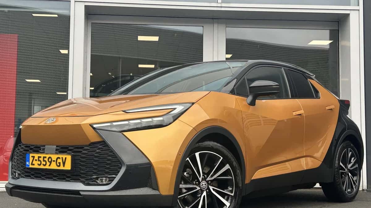 Toyota C-HR (2024) — foto 1