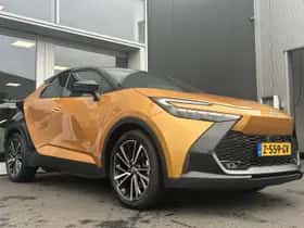 Toyota C-HR (2024) thumbnail 2