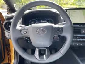 Toyota C-HR (2024) thumbnail 12