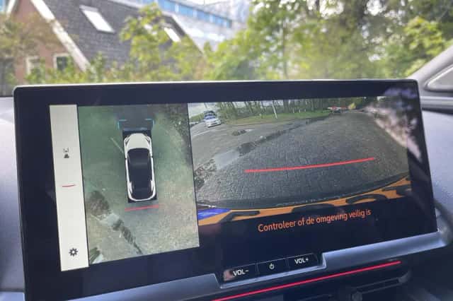 Toyota C-HR (2024) thumbnail 18