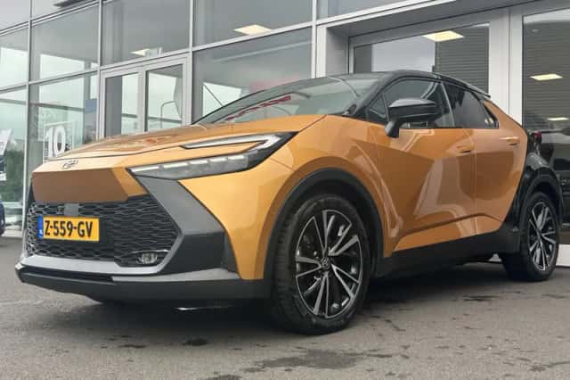 Toyota C-HR (2024) thumbnail 3