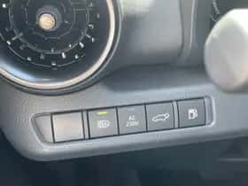 Toyota C-HR (2024) thumbnail 25
