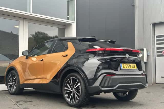 Toyota C-HR (2024) thumbnail 4