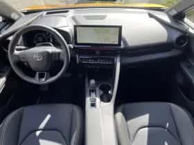 Toyota C-HR (2024) thumbnail 9