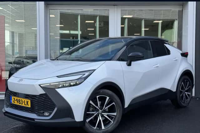Toyota C-HR (2024) thumbnail 1