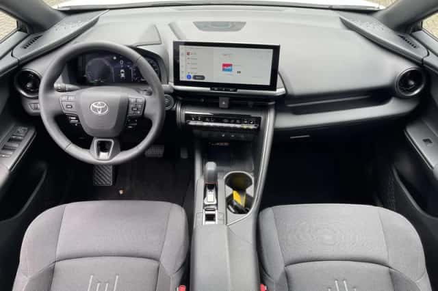 Toyota C-HR (2024) thumbnail 12