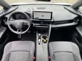 Toyota C-HR (2024) thumbnail 12