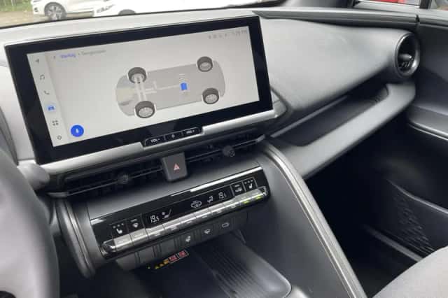 Toyota C-HR (2024) thumbnail 15