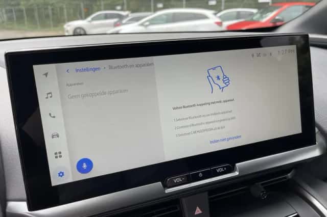 Toyota C-HR (2024) thumbnail 17