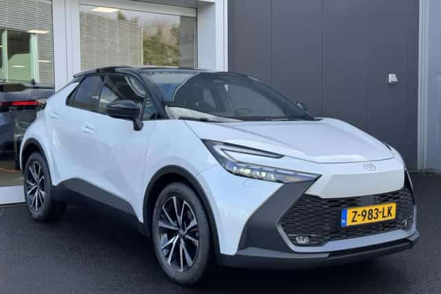 Toyota C-HR (2024) thumbnail 3