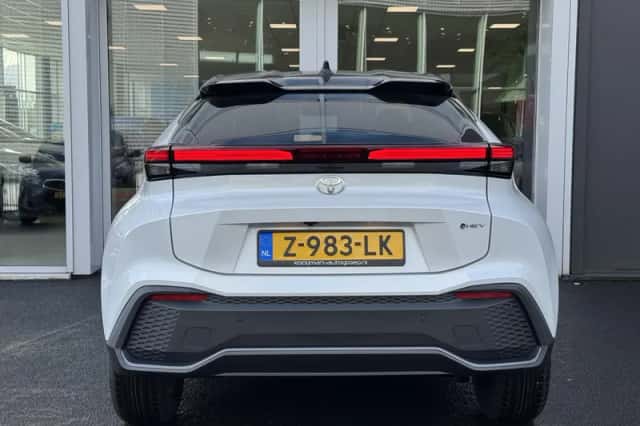 Toyota C-HR (2024) thumbnail 5