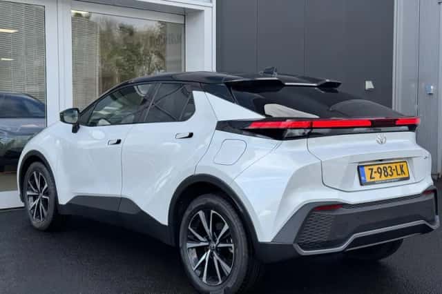 Toyota C-HR (2024) thumbnail 6