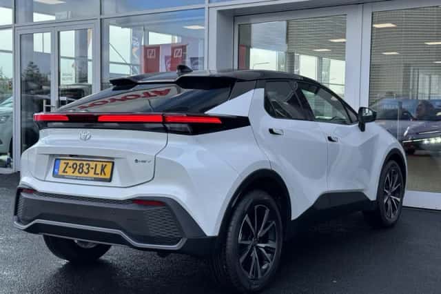 Toyota C-HR (2024) thumbnail 7