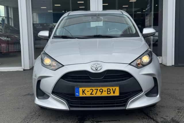 Toyota Yaris (2020) thumbnail 2