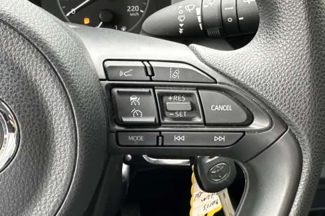 Toyota Yaris (2020) thumbnail 15