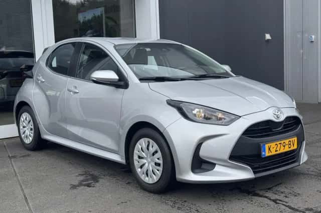 Toyota Yaris (2020) thumbnail 3