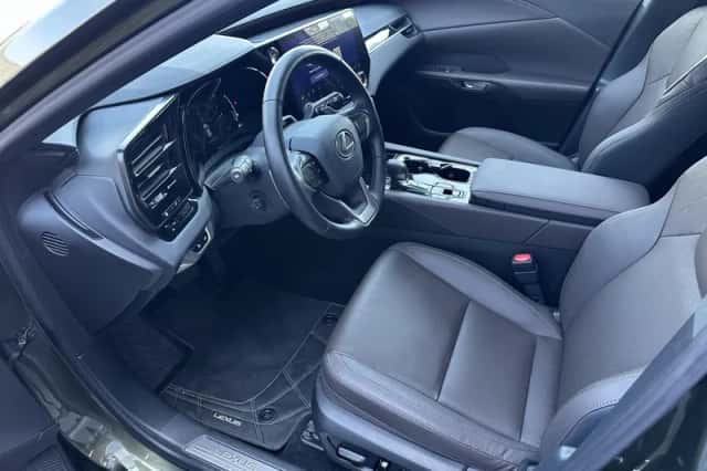 Lexus RX (2023) thumbnail 17