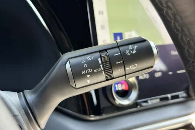 Lexus RX (2023) thumbnail 26