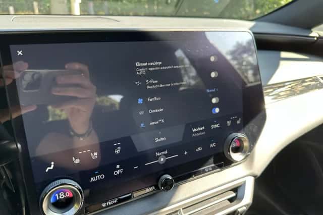 Lexus RX (2023) thumbnail 34