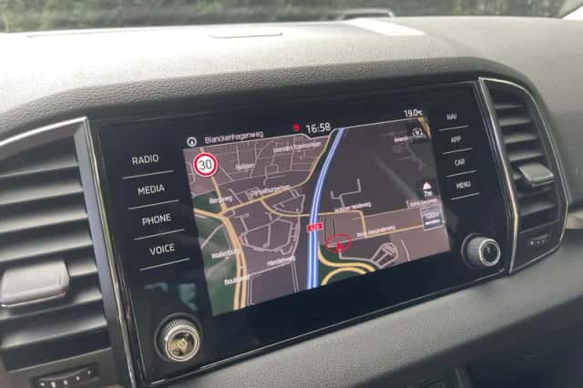 Škoda Karoq (2019) thumbnail 16