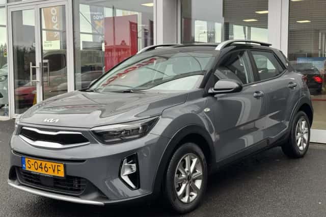 Kia Stonic (2023) thumbnail 3