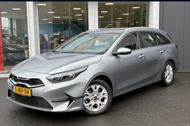 Kia Ceed Sportswagon (2023) thumbnail 1
