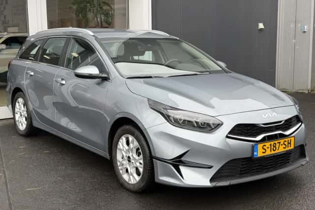 Kia Ceed Sportswagon (2023) thumbnail 2