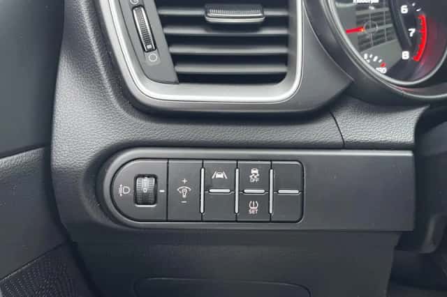 Kia Ceed Sportswagon (2023) thumbnail 13