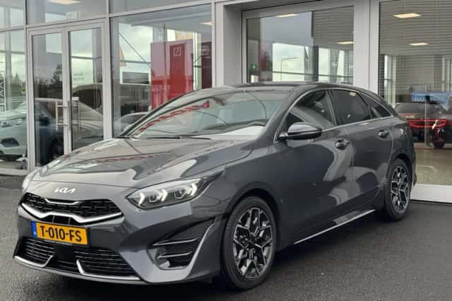 Kia Proceed (2023) thumbnail 4