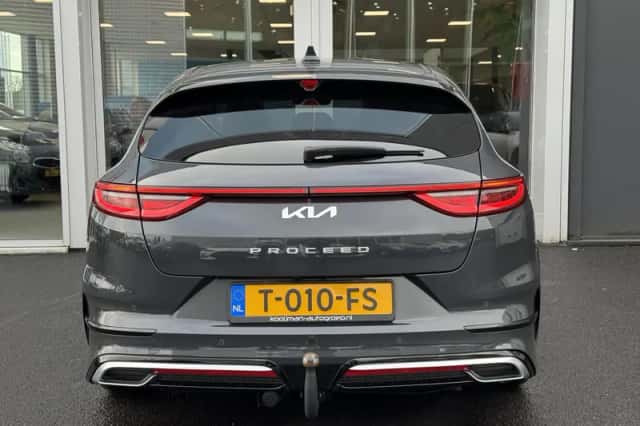 Kia Proceed (2023) thumbnail 5