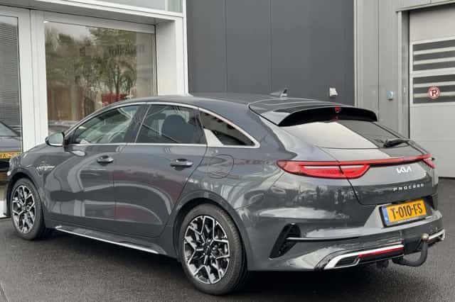 Kia Proceed (2023) thumbnail 6
