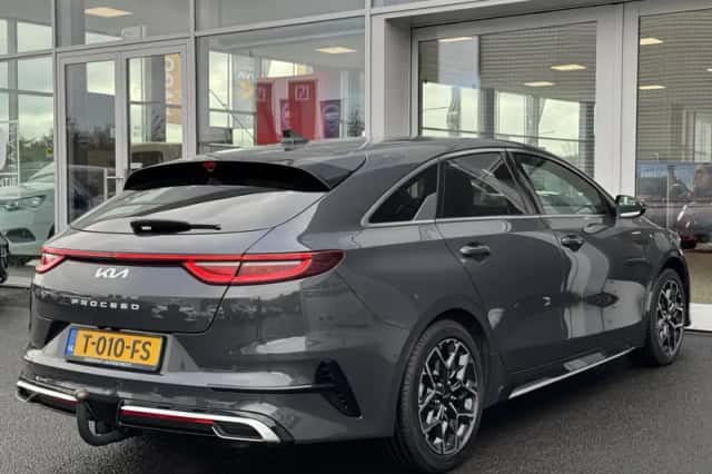 Kia Proceed (2023) thumbnail 7