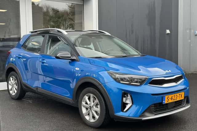 Kia Stonic (2023) thumbnail 3