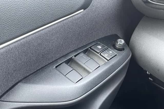 Toyota Yaris Cross (2024) thumbnail 11