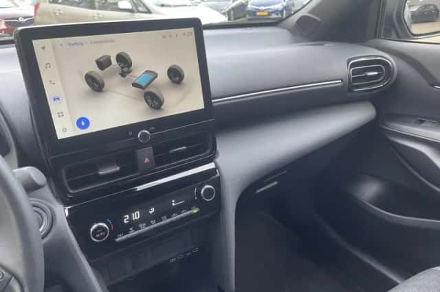 Toyota Yaris Cross (2024) thumbnail 17