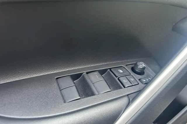 Toyota Corolla (2024) thumbnail 12