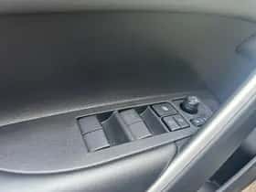 Toyota Corolla (2024) thumbnail 12