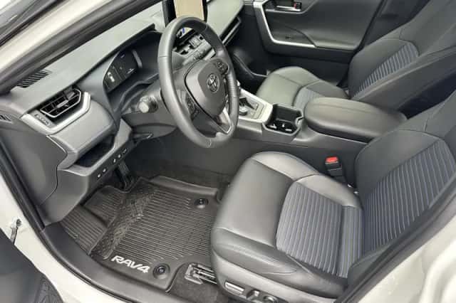 Toyota RAV4 (2024) thumbnail 11