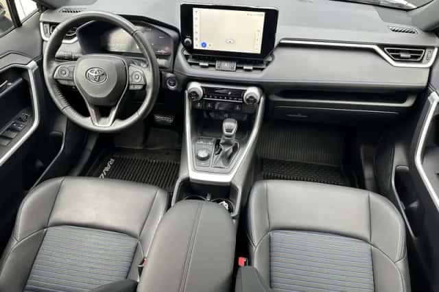 Toyota RAV4 (2024) thumbnail 12