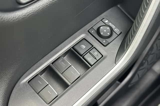 Toyota RAV4 (2024) thumbnail 13