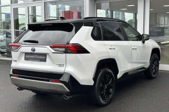 Toyota RAV4 (2024) thumbnail 6